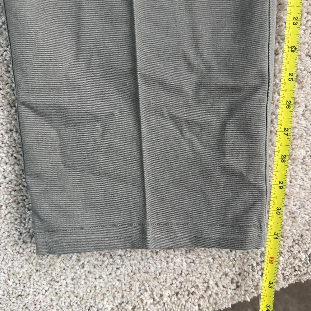 Vintage Dockers Pants Men 36x32 Green Pleated Twill Classic Fit No Wrinkle Khaki